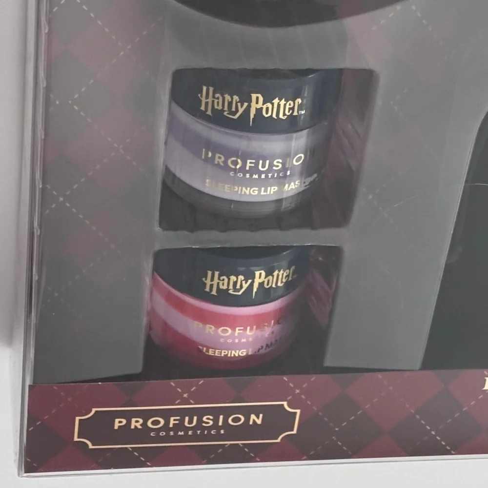 Harry Potter Profusion Cosmetics Hogwarts Holiday Night Set Lip & Eye Mask/Pouch
